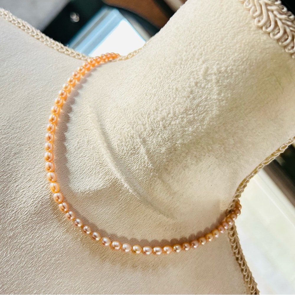 Vintage 70s elegant light peach genuine pearl necklace